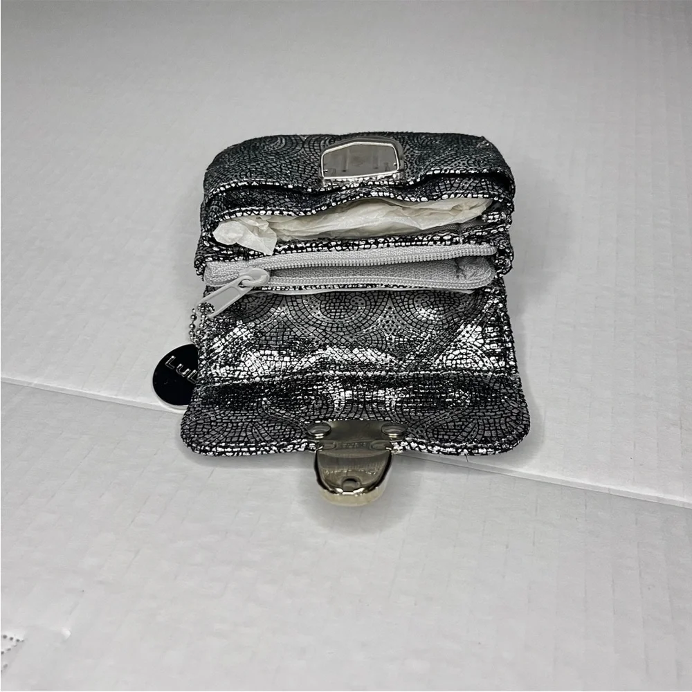 Lulu’s Metallic Wallet - Picture 10 of 13